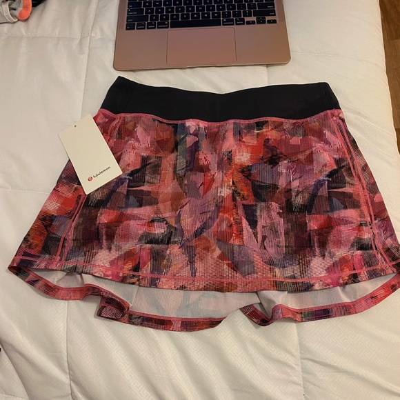 Lululemon skirt - size 6.  No longer has the tag. - Picture 2 of 2